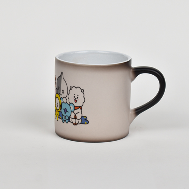 لیوان حرارتی با طرح bt21نمای راست2