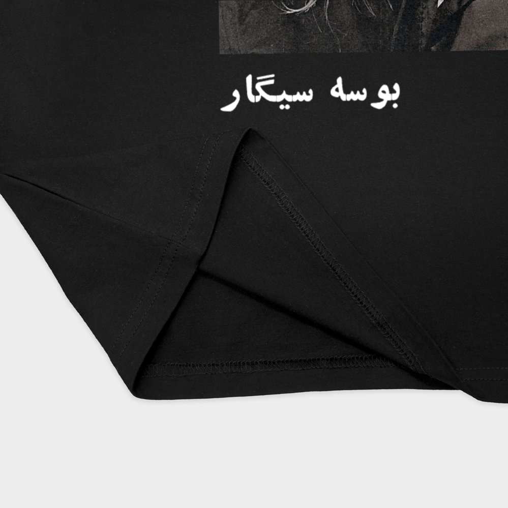 تیشرت طرح سیاه و سفیدنمای نزدیک پایین لباس - رنگ مشکی2