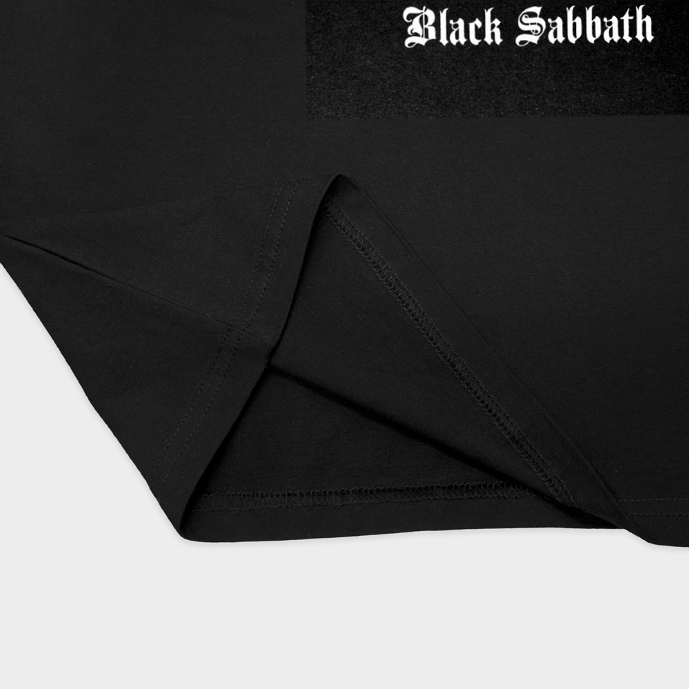 تیشرت Black Sabbathنمای نزدیک پایین لباس - رنگ مشکی2