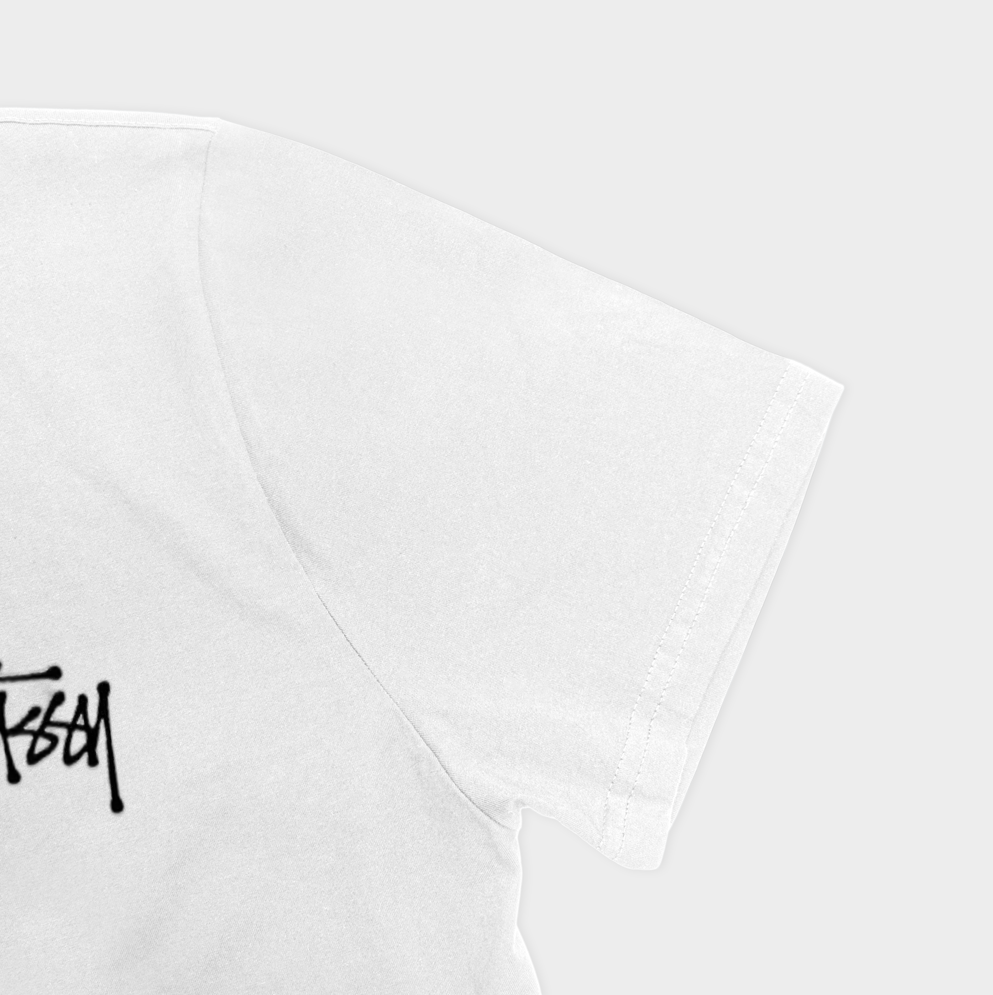 تیشرت طرح STUSSYنمای نزدیک آستین چپ - رنگ سفید4