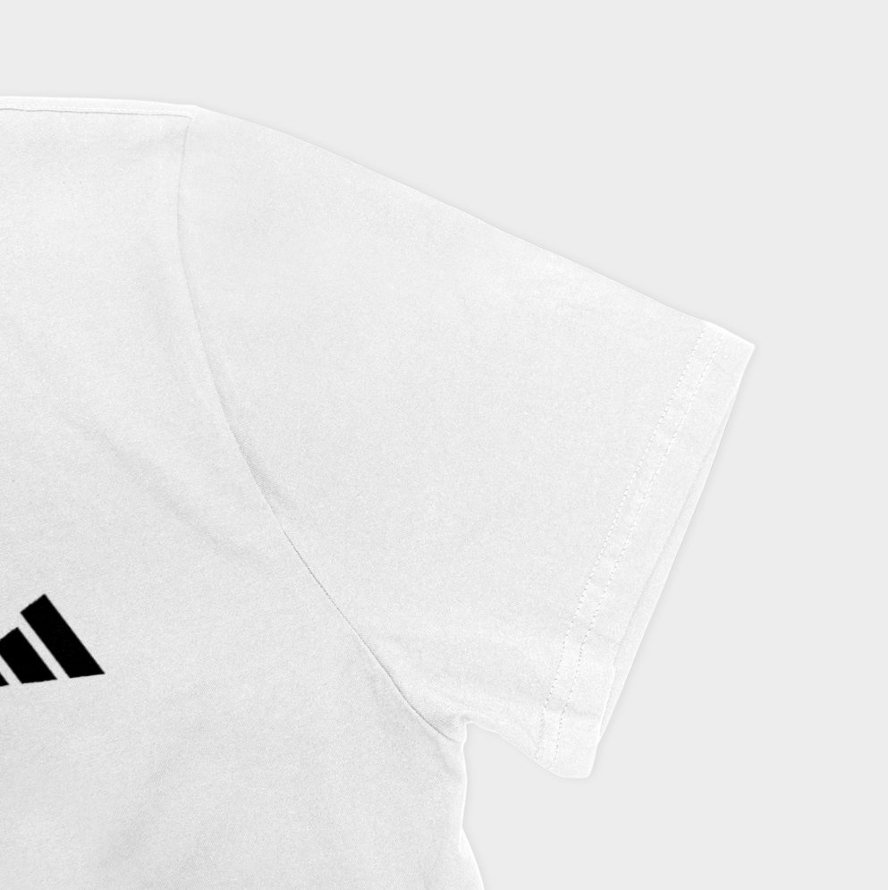 تیشرت طرح adidasنمای نزدیک آستین چپ - رنگ سفید3