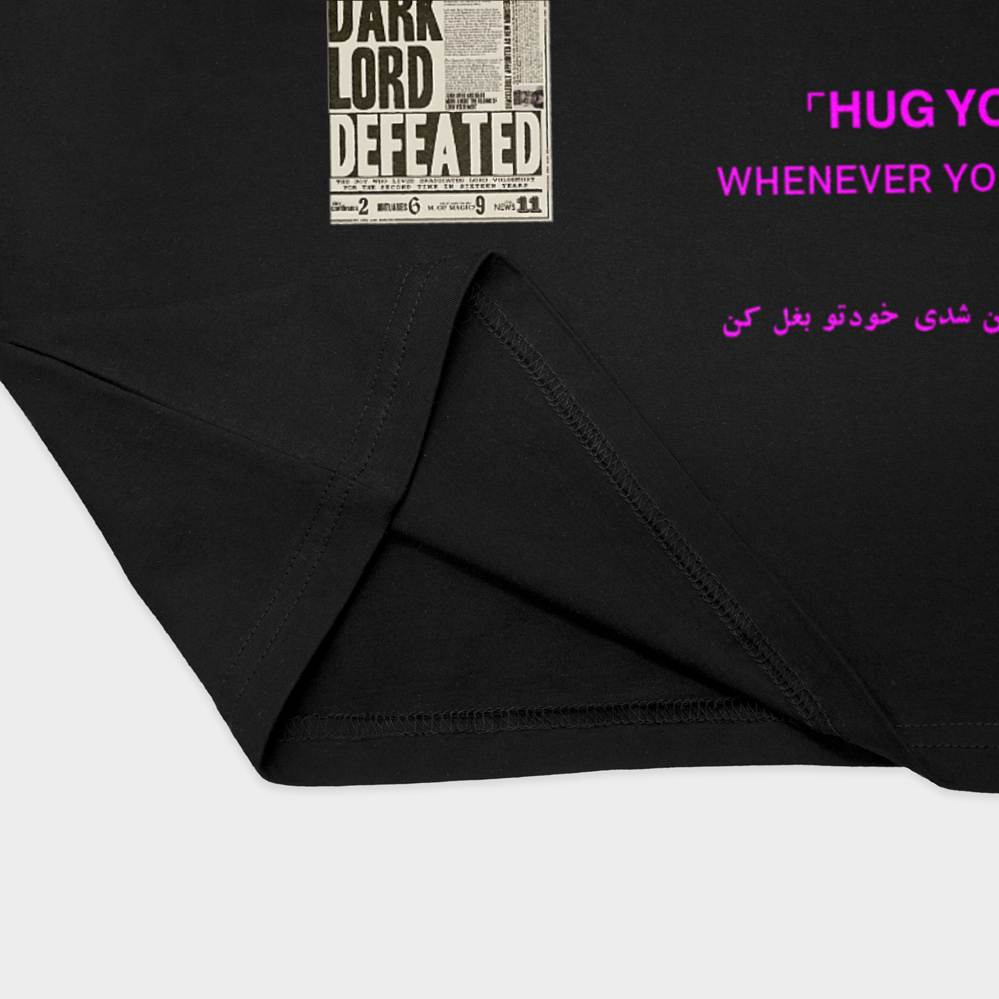 تیشرت طرح پیترستی تیوی گرلنمای نزدیک پایین لباس - رنگ مشکی2